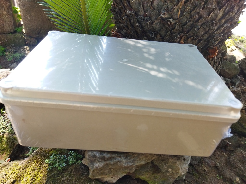 BOX PUTIH 220x150x75mm